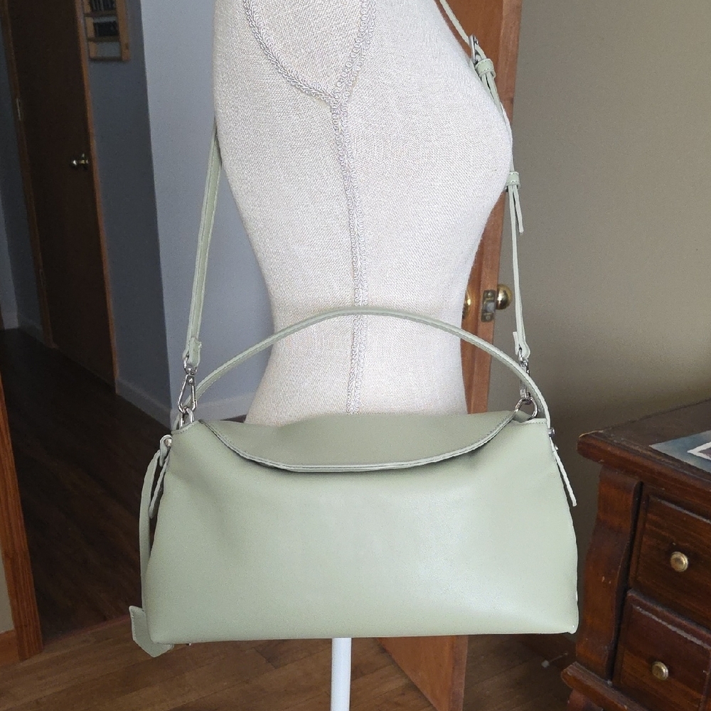 BCBG MAXAZRIA Sleek Green Shoulder Bag with Minimalist Design